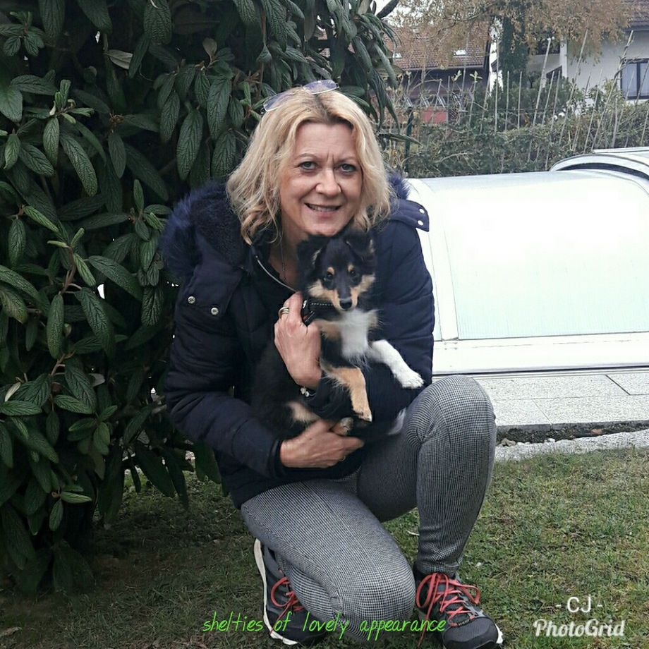 Ich habe Coco Chanel No One besucht. Sie hat sich prima in ihrem neuen Zuhause eingewöhnt und kann schon einige Kunststücke. Sie und ihr Frauchen sind ein super Team! Danke Euch für den schönen Nachmittag!